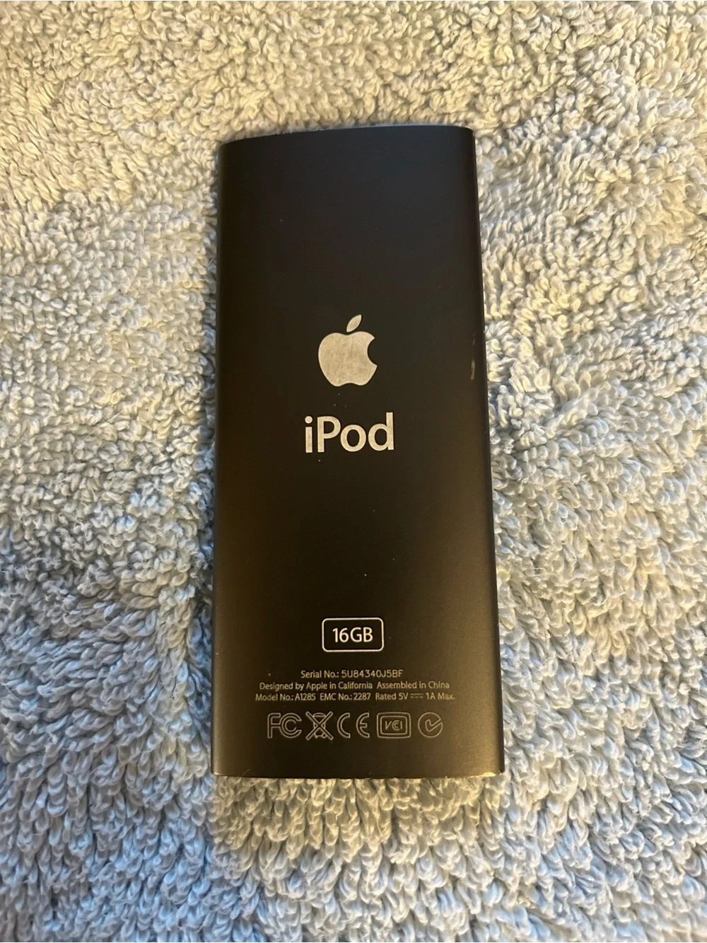 Apple Black iPod Nano with Click Wheel. 4th generation.  Needs Battery  16GB